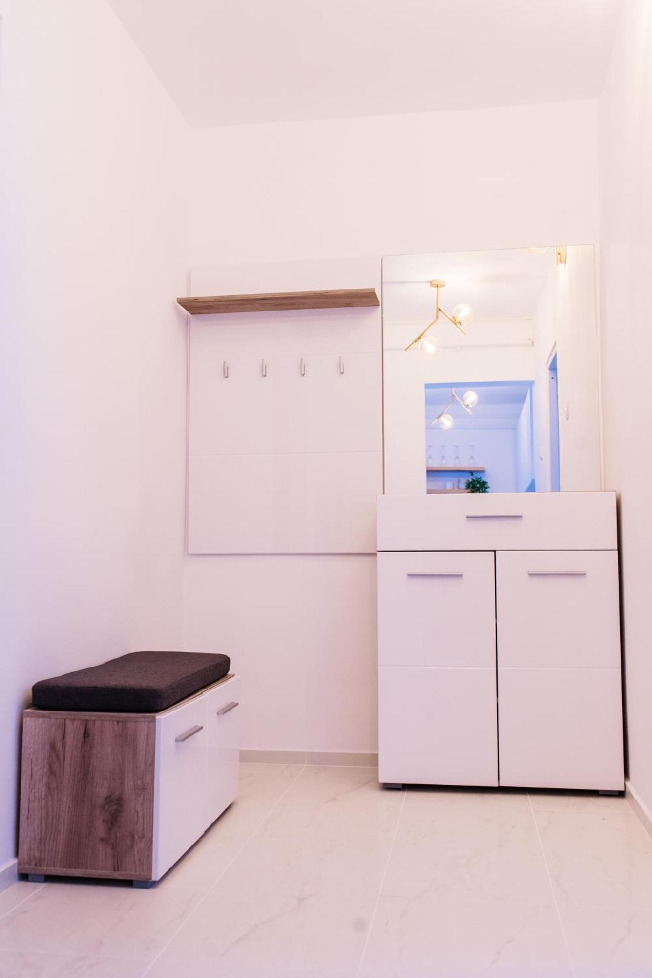 Riverside White Apartment Satu Mare Luaran gambar