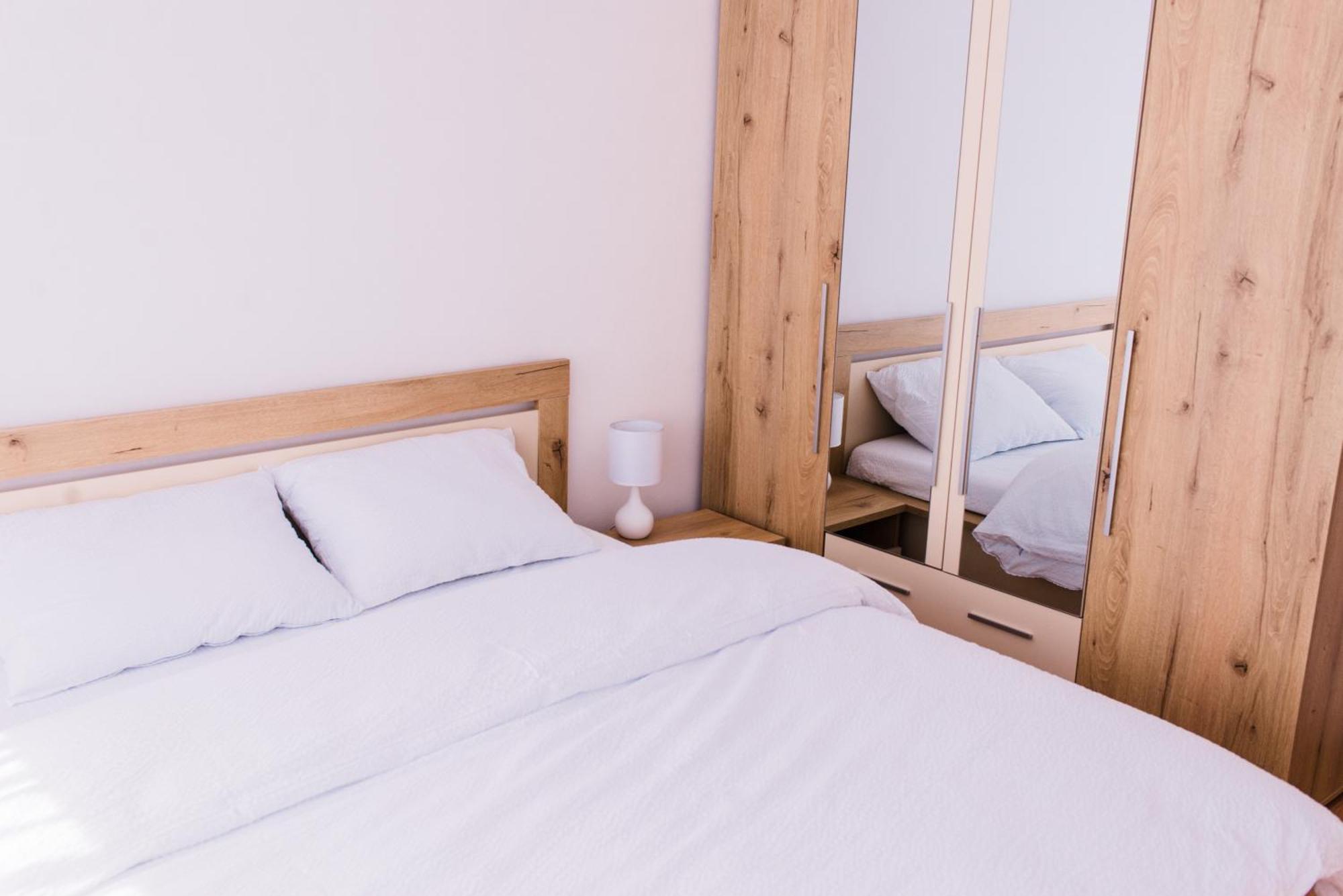 Riverside White Apartment Satu Mare Luaran gambar