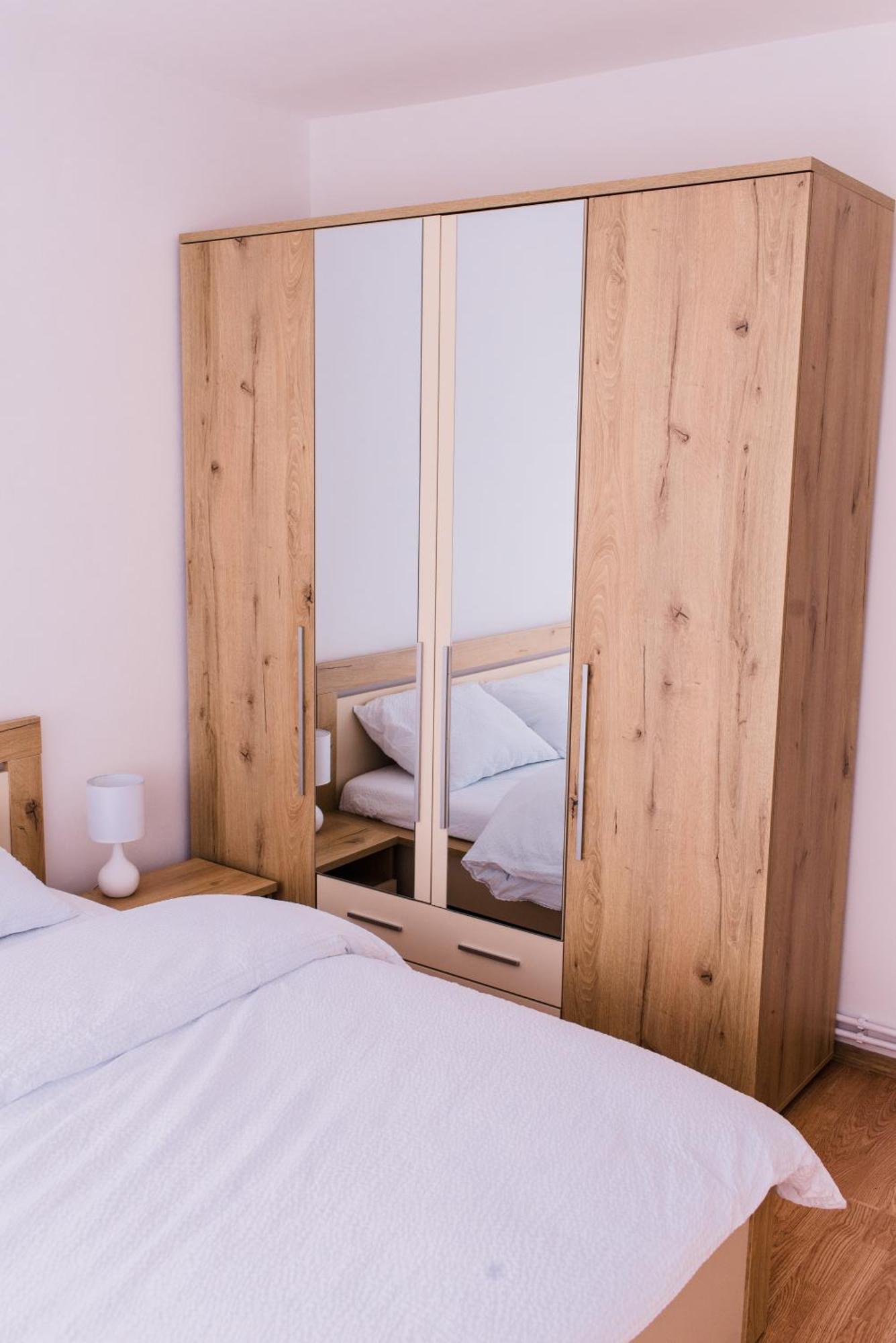 Riverside White Apartment Satu Mare Luaran gambar