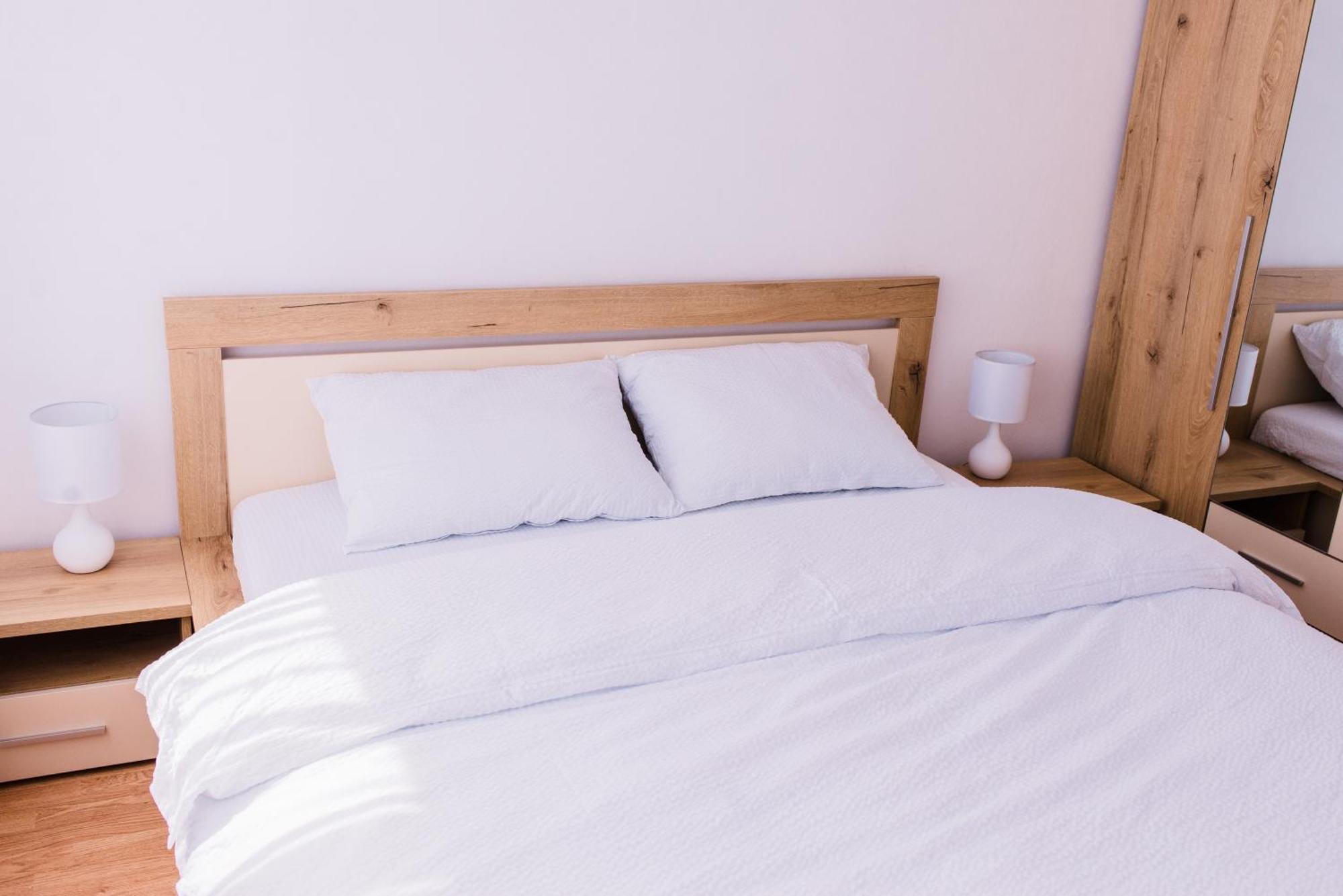 Riverside White Apartment Satu Mare Luaran gambar