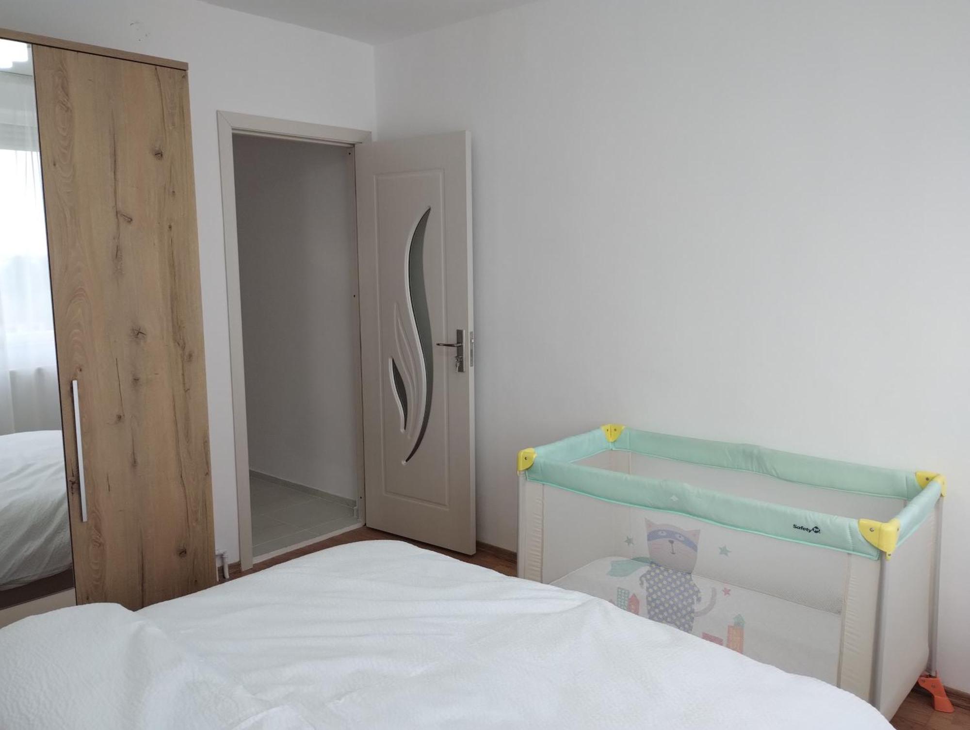 Riverside White Apartment Satu Mare Luaran gambar